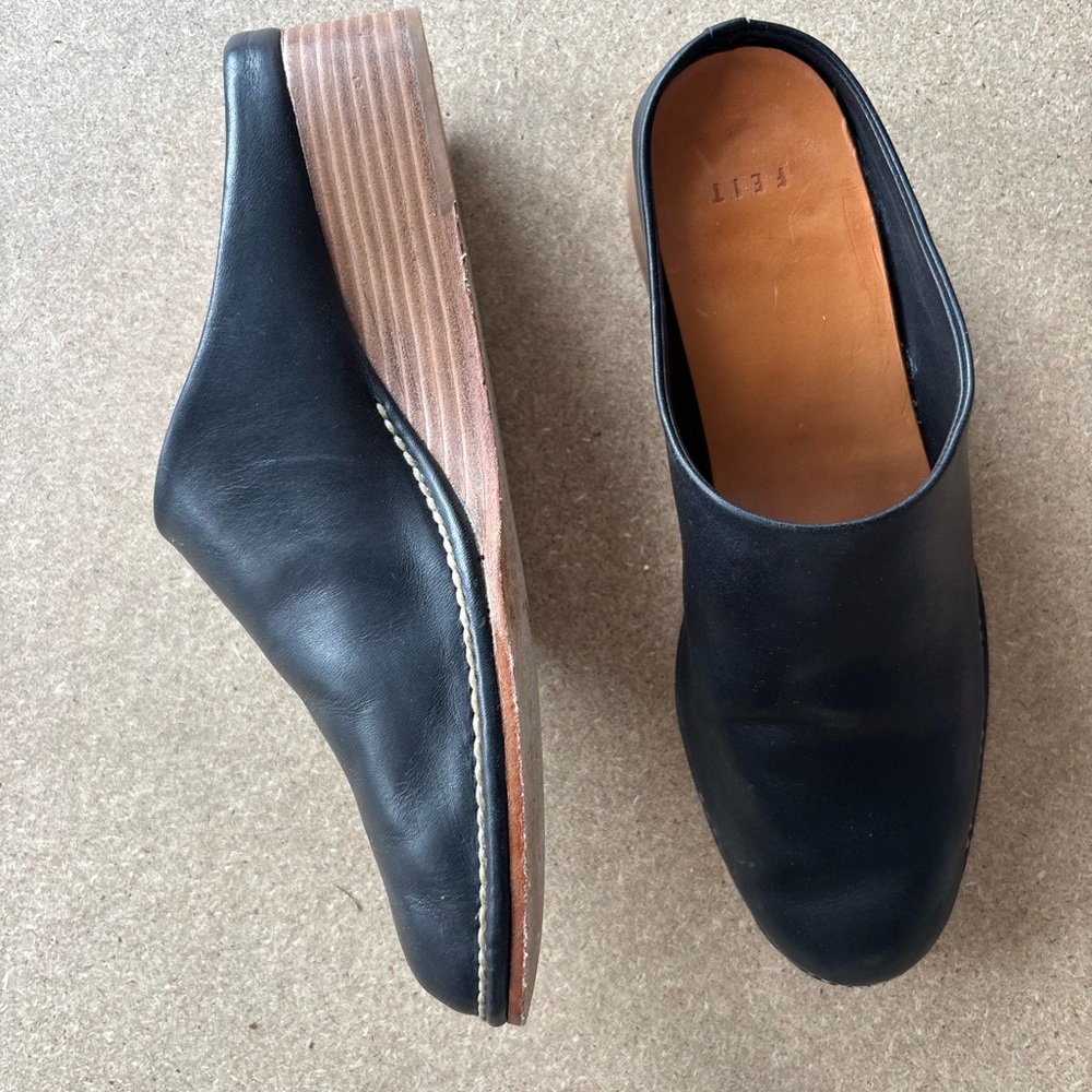 FEIT Ceremonial wedge in Black Leather